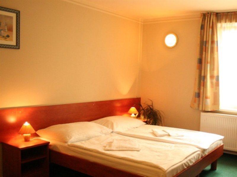 Hotel U Hvezdy Praag Buitenkant foto